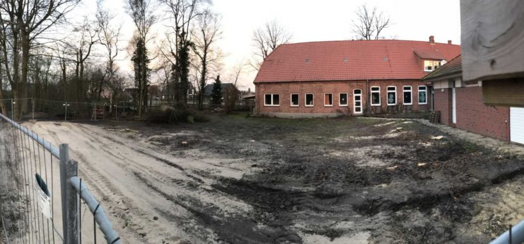 Das Baufeld wird vom Bauhof eingerichtet